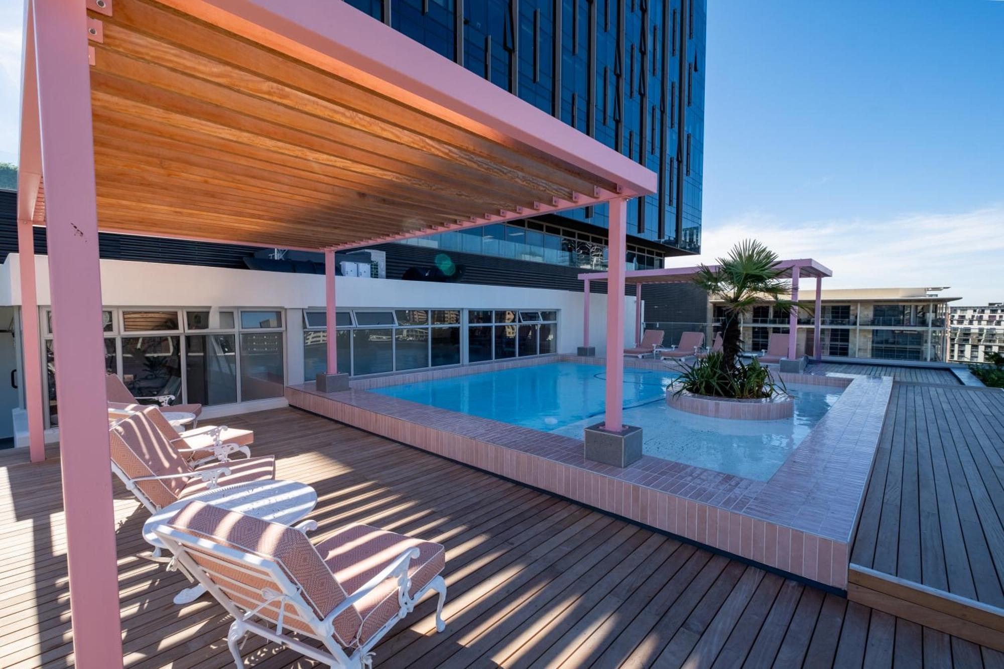 The Rose 502-city Centre Aprt With Rooftop Pool Apartment
