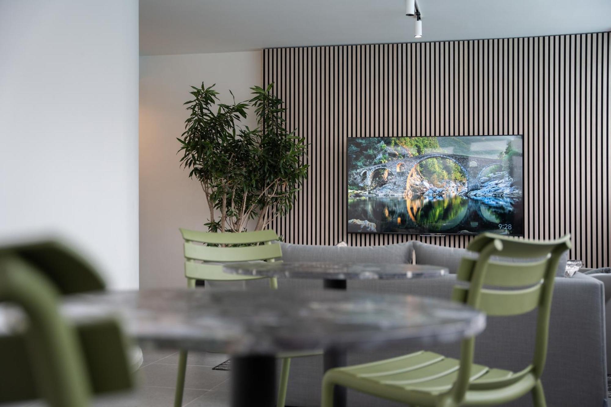 The Rose 502-city Centre Aprt With Rooftop Pool *